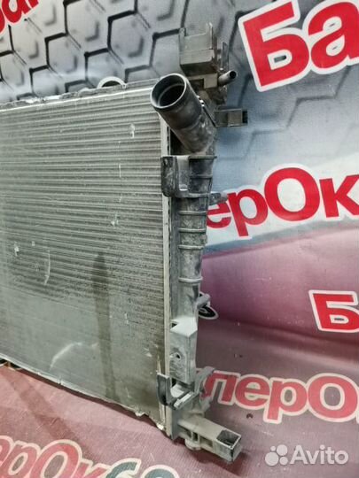 Радиатор охлаждения передний Renault Logan