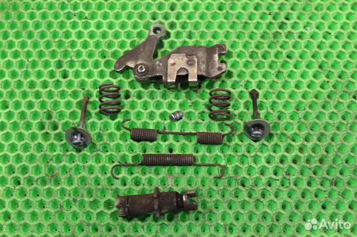 Механизм стояночного тормоза задний правый Nissan