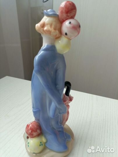Статуэтка фарфор