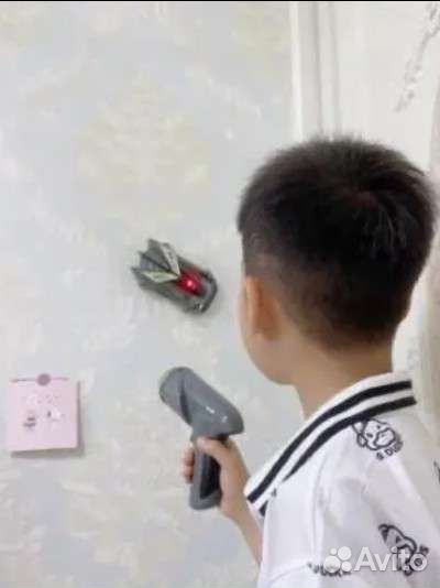 Машинка на радиоуправлении которая ездит по стене