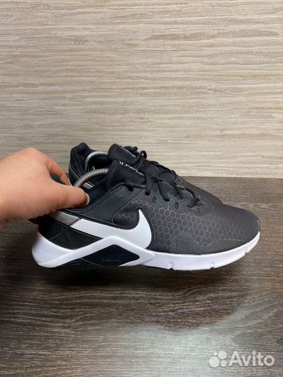 Кроссовки Nike Legend Essential 2 размер 44,5