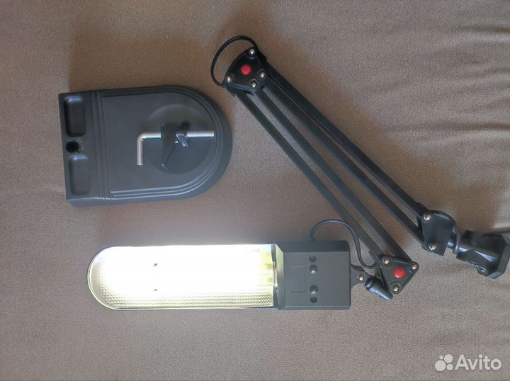 Настольная лампа