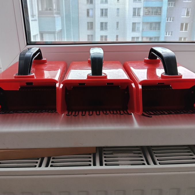 Жағажайдағы микробикинидегі кең бөкселердің бейнелері