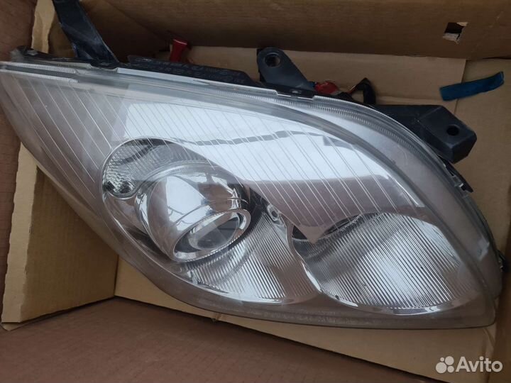 Фары автомобильные передние 2 шт