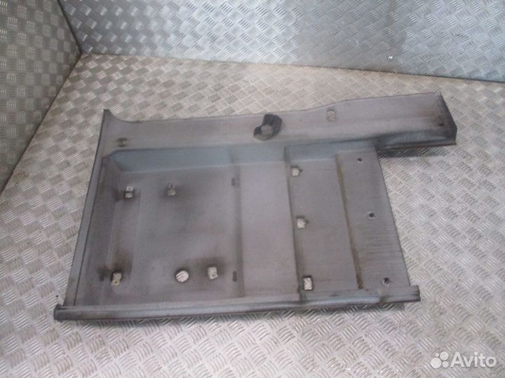 Обшивка боковой стенки кабины левая Mercedes-Benz