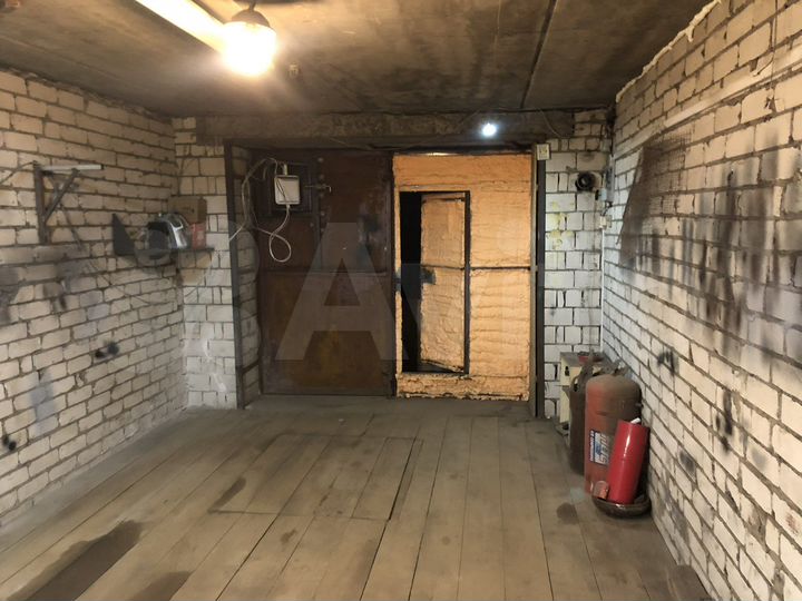 Гараж, > 30 м²