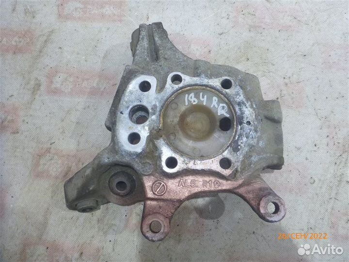 Кулак поворотный задний правый Nissan Teana J31