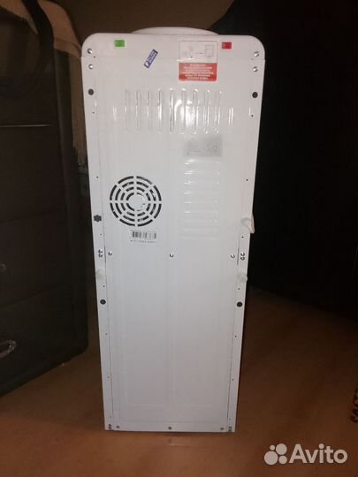 Кулер для воды напольный новый