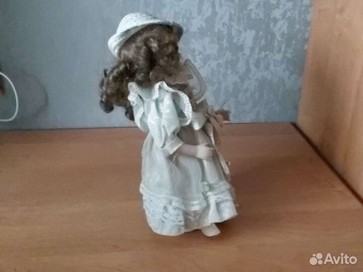 Кукла фарфоровая бу