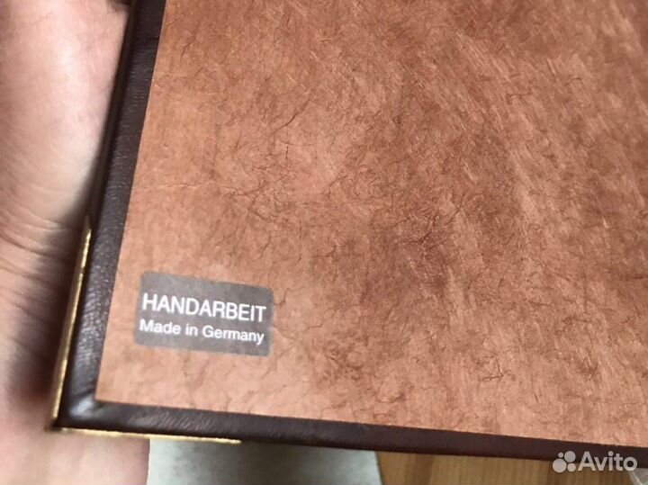 Новый кожаный фотоальбом - подарок на свадьбу