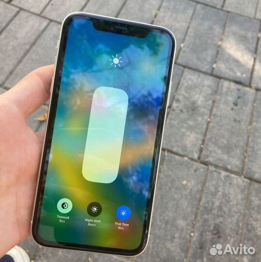 Телефон iPhone 11