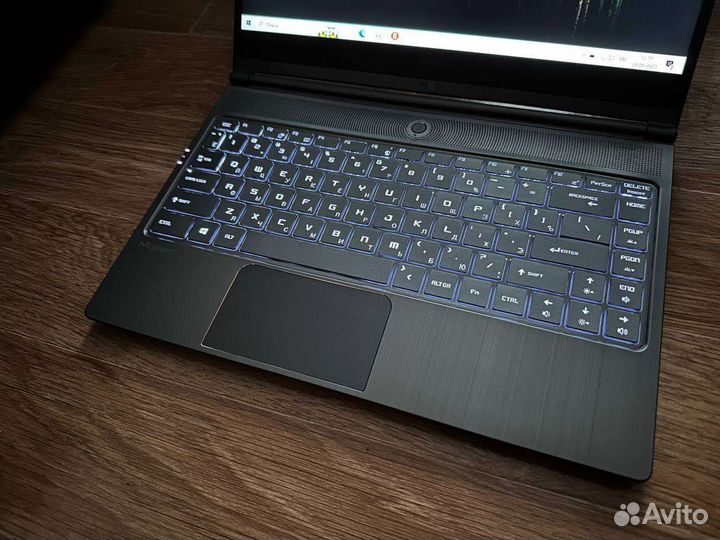 Современный мощный ультрабук msi в металле