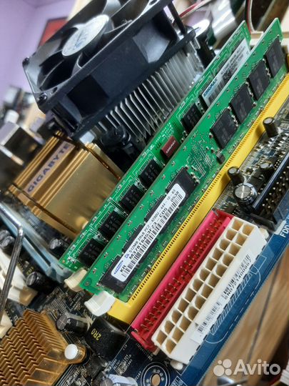 Материнская плата с процессором и памятью