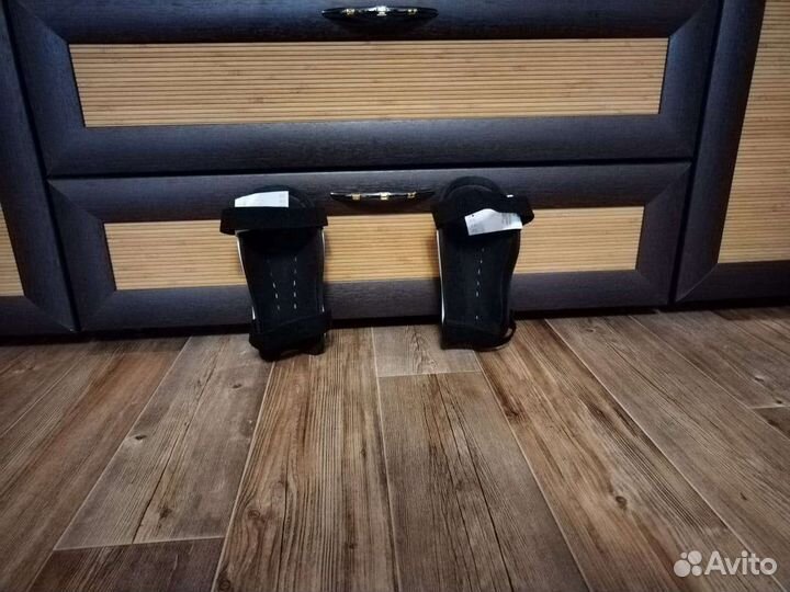 Щитки футбольные