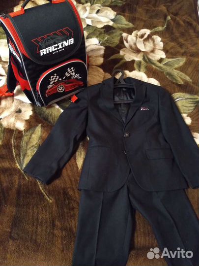 Школьный костюм для 1классника + рюкзак в подарок