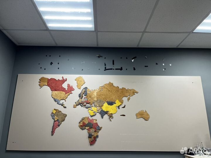 Деревянная карта мира