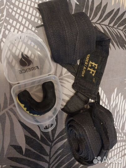 Продам боксерский шлем Clinch,перчатки