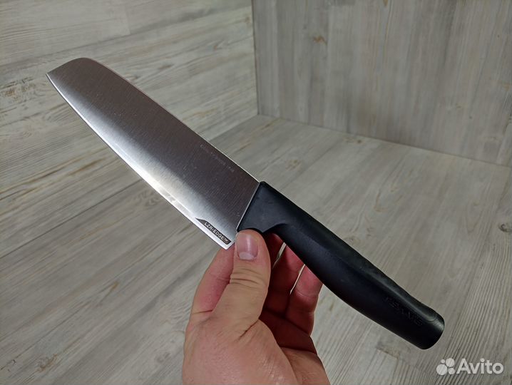 Нож Сантоку Hard Edge Fiskars 1051761