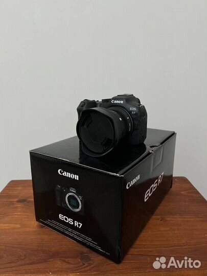 Canon eos R7 body