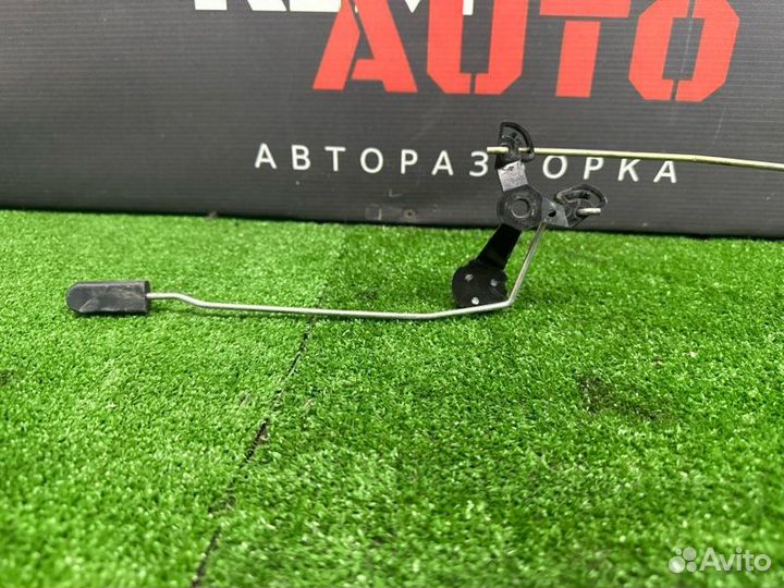 Замок двери задний левый Renault Logan K7M 2014