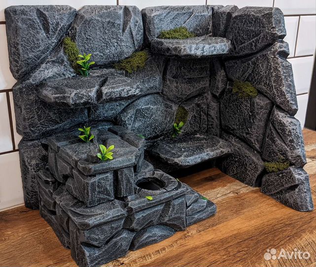 Укрытие, влажная камера, фон и террариум