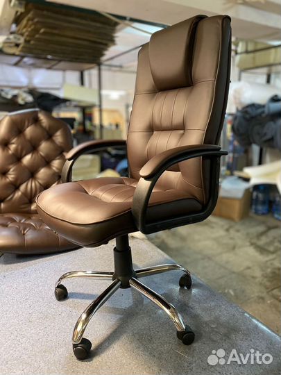 Офисное кресло