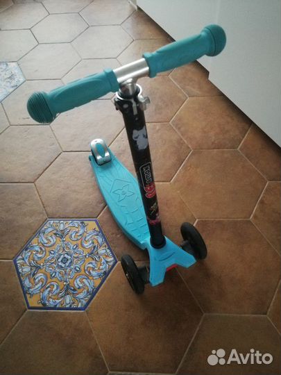 Трехколесный самокат reaction