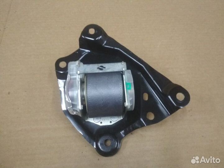 Ремень безопасности задний Toyota Sienna III