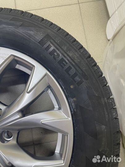 Pirelli Ice Zero FR 235/65 R17 108H