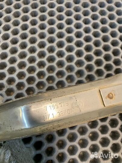 Крепление топливного бака Bmw 335 Xi E92 N54 2007