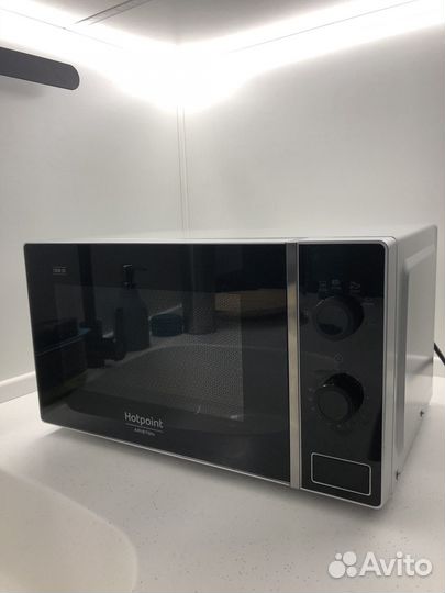 Микроволновая печь hotpoint-ariston-mwhr-3101