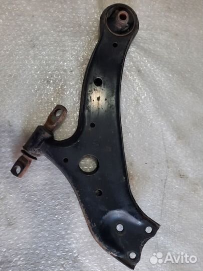 Рычаг подвески нижний передний правый Toyota