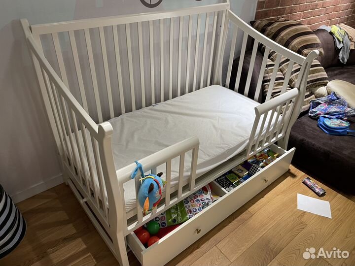 Детская кроватка из магазина Mothercare