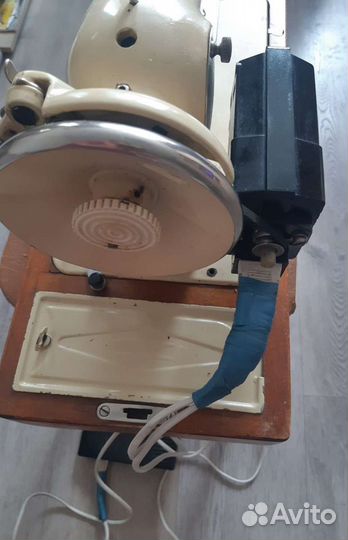 Швейная машинка