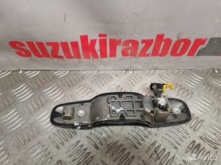Ручка бежевая правая Suzuki Grand Vitara 2005г