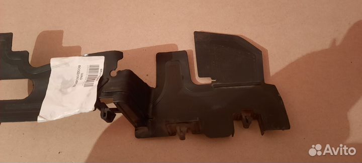 Дефлектор радиатора Л. VW Polo 5/2015