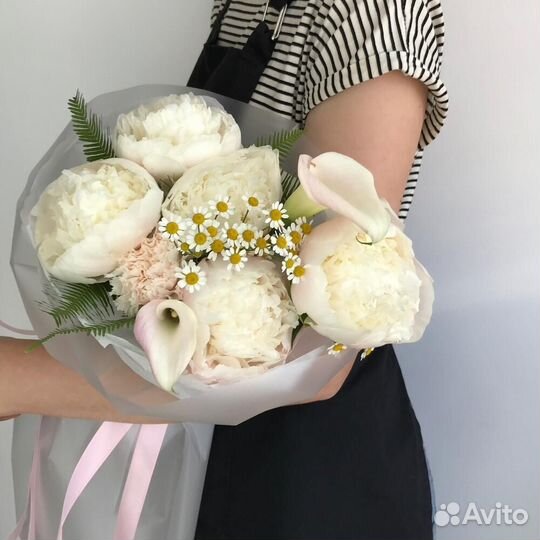 Букет с пионами