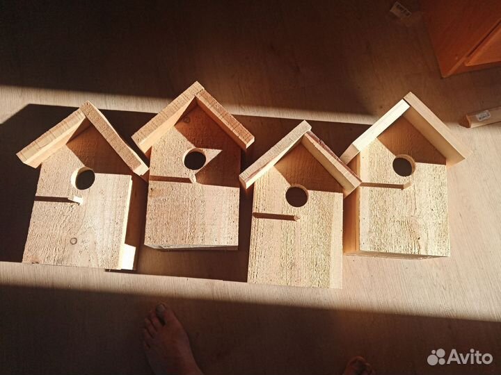 Скворечник, кормушка, птичий дом