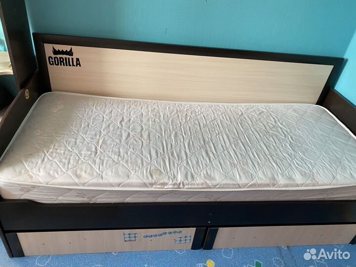 Кровать односпальная с матрасом бу