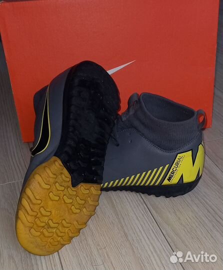 Детские футбольные бутсы