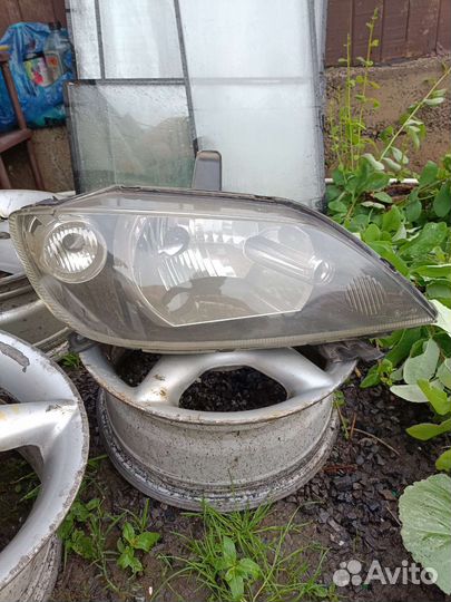Фара mazda demio правая