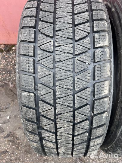 Bridgestone Blizzak DM-V3 285/45 R22