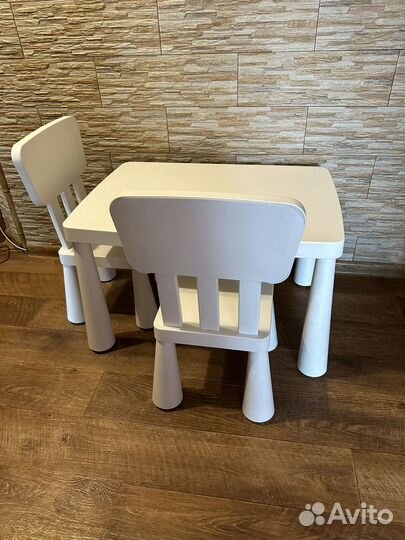 Комплект детский стол и стулья