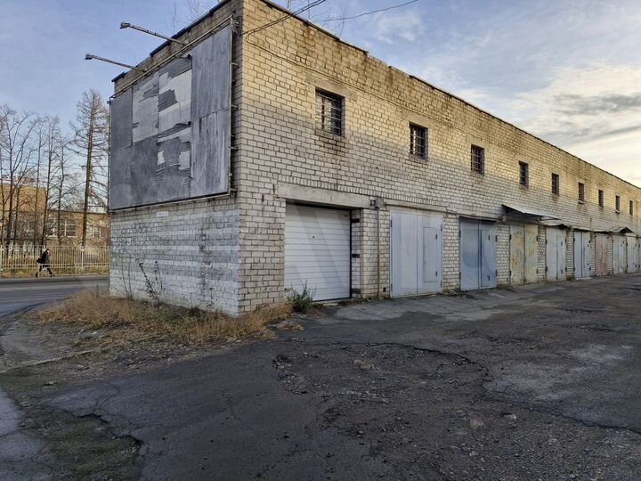 Гараж, > 30 м²