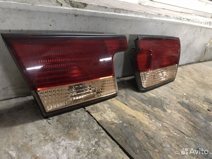 Фонари задние правый-левый Nissan Sunny fb15