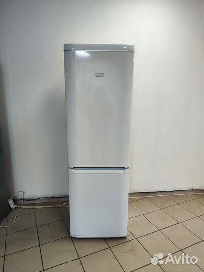 Холодильник Hotpoint Ariston