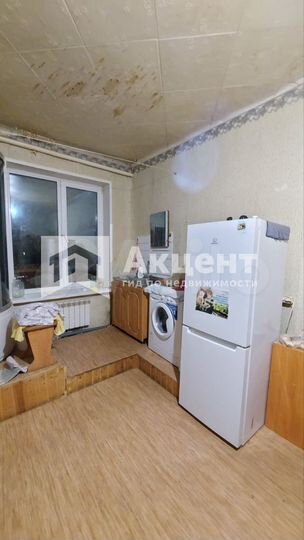 Комната 37 м² в 2-к., 4/4 эт.