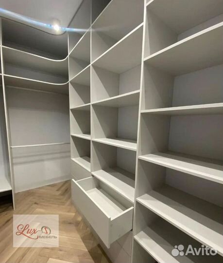 Вместительные гардеробные на заказ