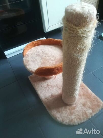 Лежанка и когтеточка для кошки