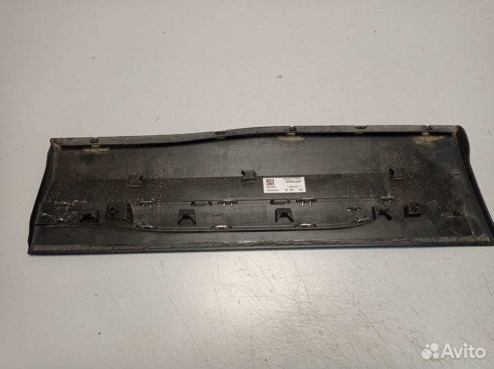 Накладка двери задней левой на Mercedes-Benz GLA